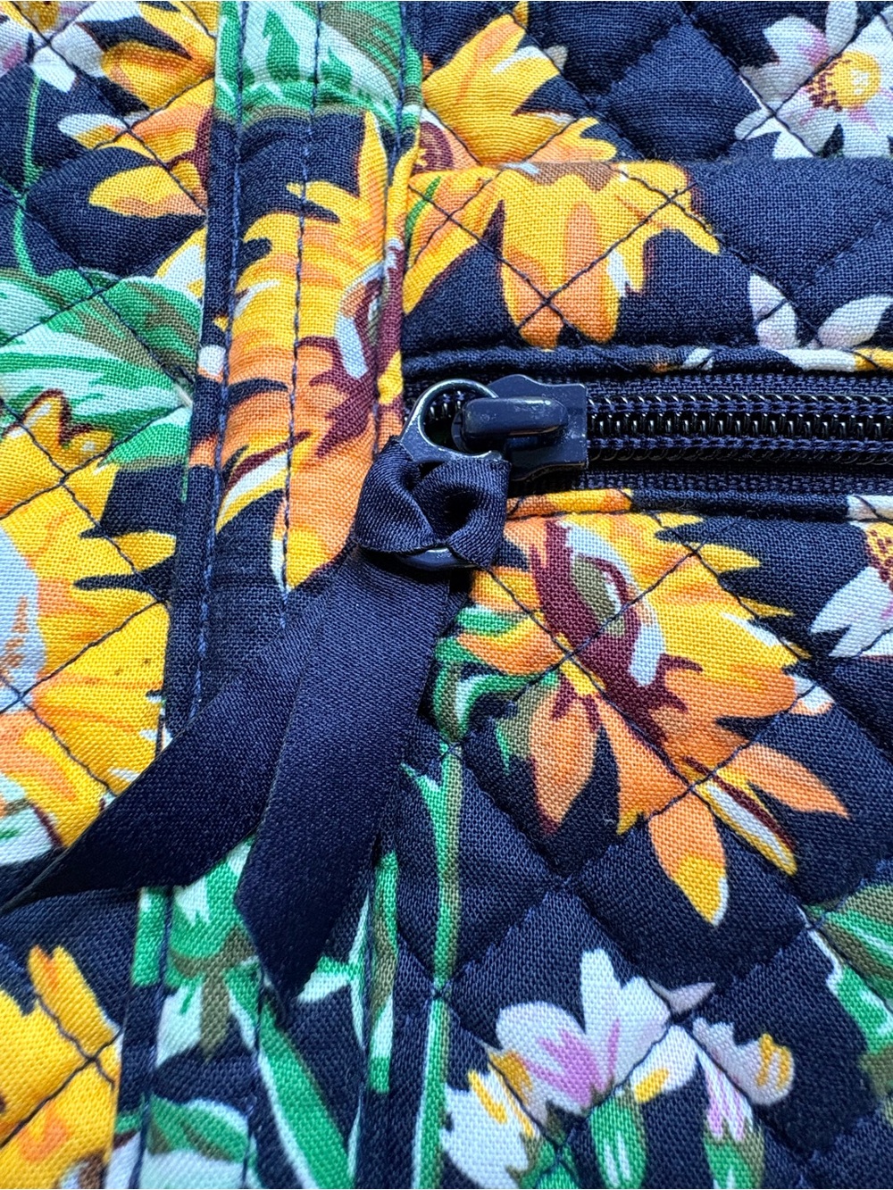 Vera Bradley Vera Tote Bag retired Sunflowers print - very clean! - Picture 10 of 16